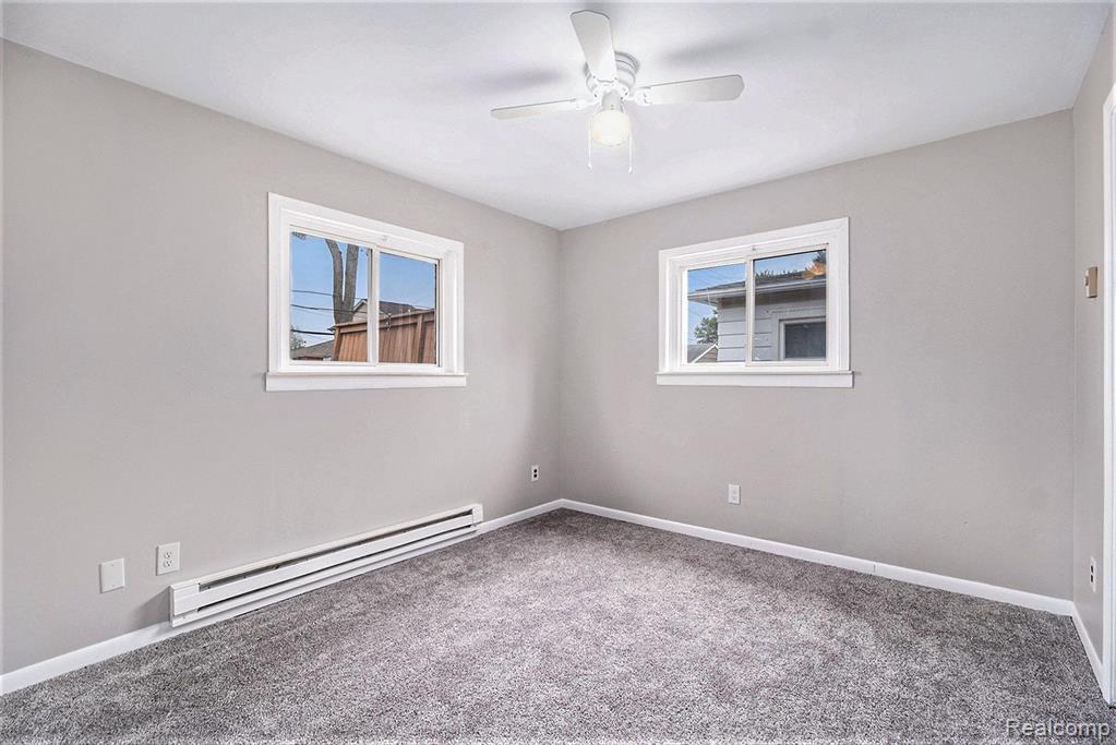 953 E BRICKLEY Avenue, Hazel Park, MI 48030 — Photo 10