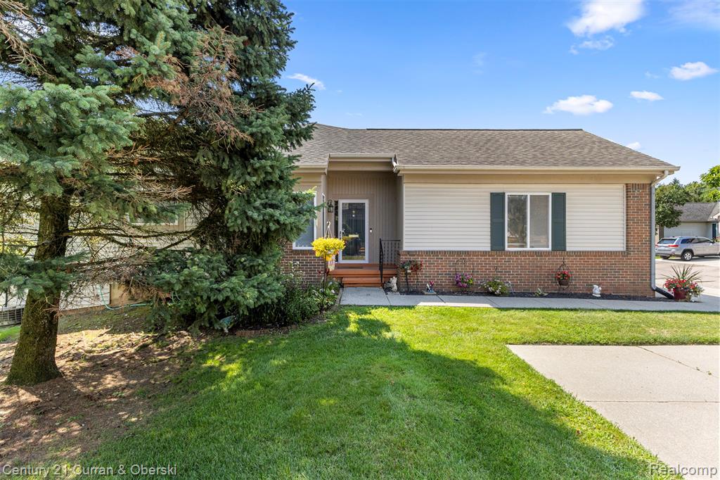 698 Ravencrest Lane, Westland, MI — Photo 2
