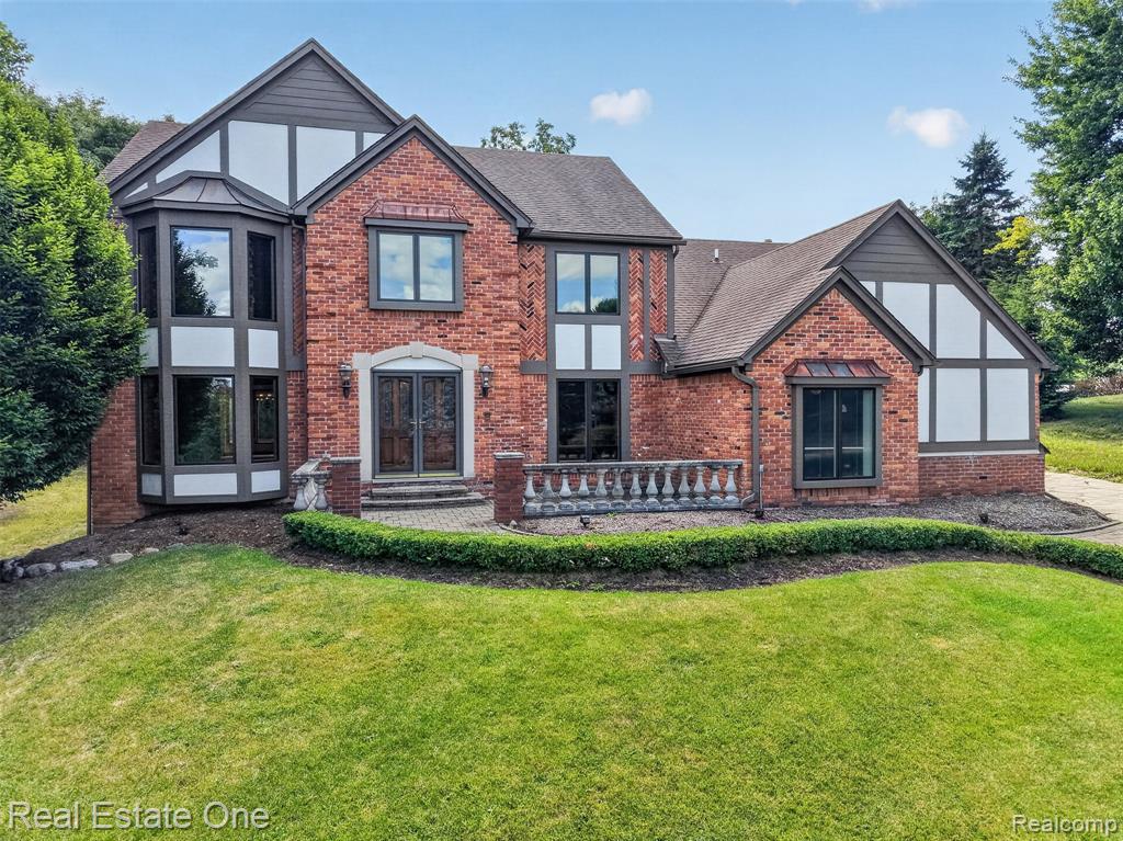 871 Stanford Court, Rochester Hills, MI 48309