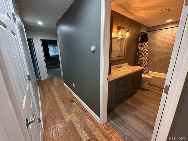 9025 GLASGOW Drive, White Lake, MI — Photo 39