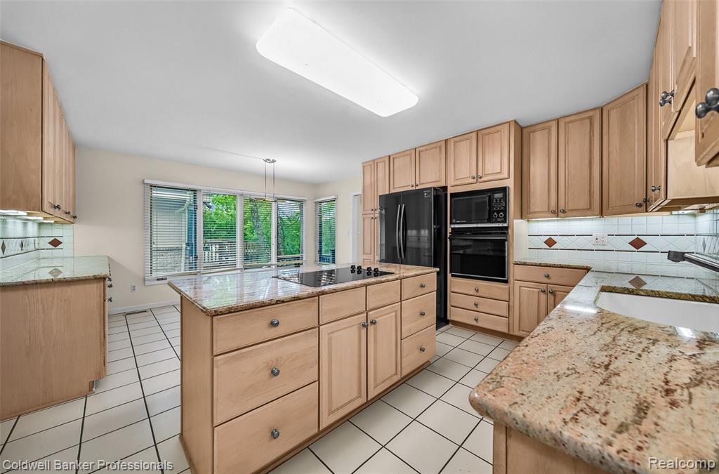 6560 Pleasant Lake Court, 11, West Bloomfield, MI — Photo 35