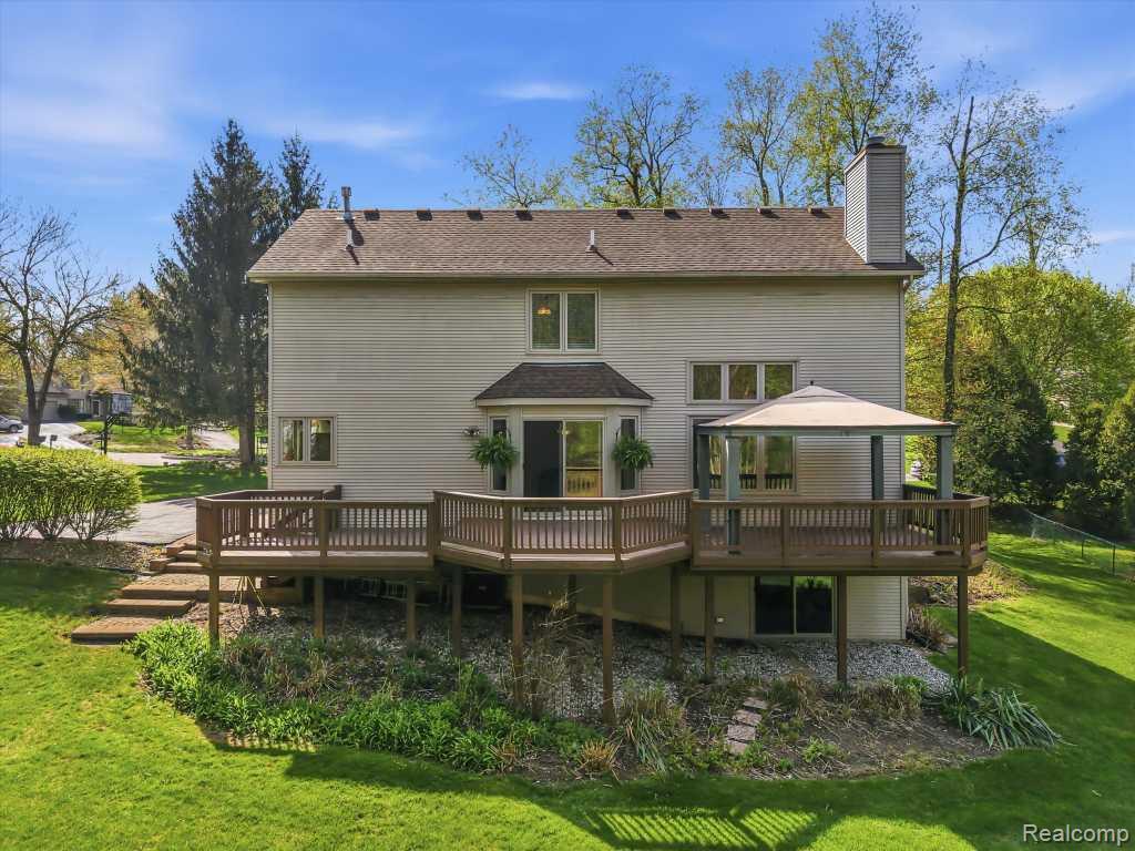 7042 Autumn Wood Drive, Brighton, MI 48116 — Photo 3