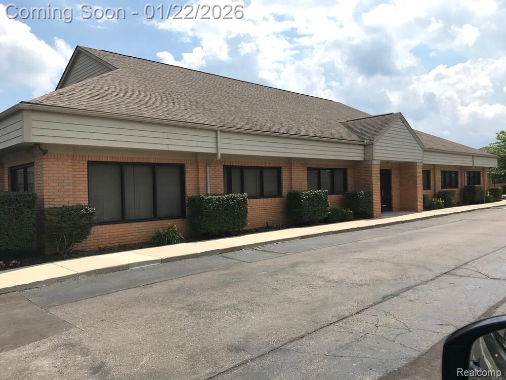 5757 W Maple Road, West Bloomfield, MI