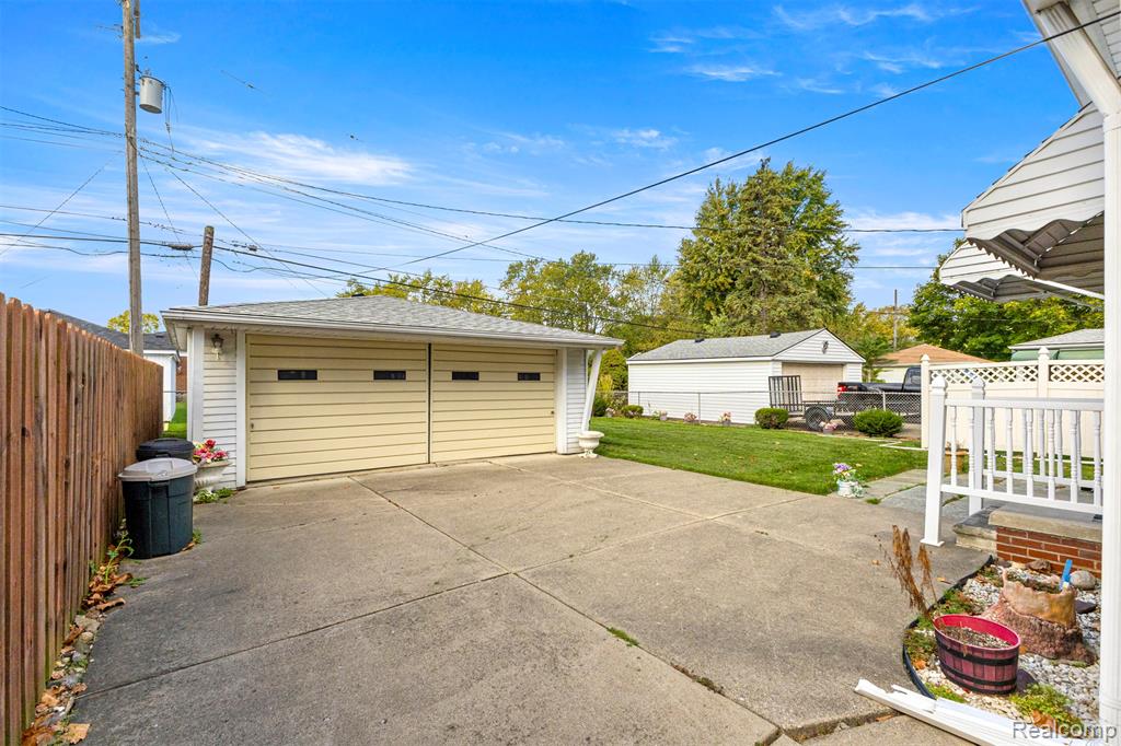 8255 Kinmore Street, Dearborn Heights, MI 48127 — Photo 33