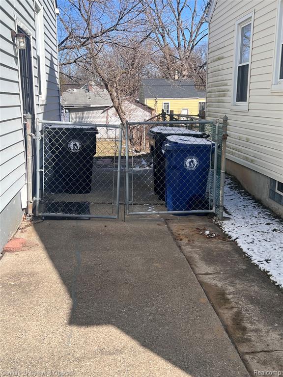 24850 Midland, Redford, MI 48239 — Photo 2
