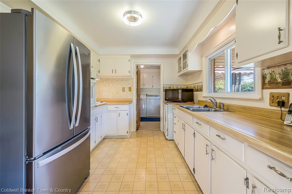 32297 Warren Road, Garden City, MI — Photo 17