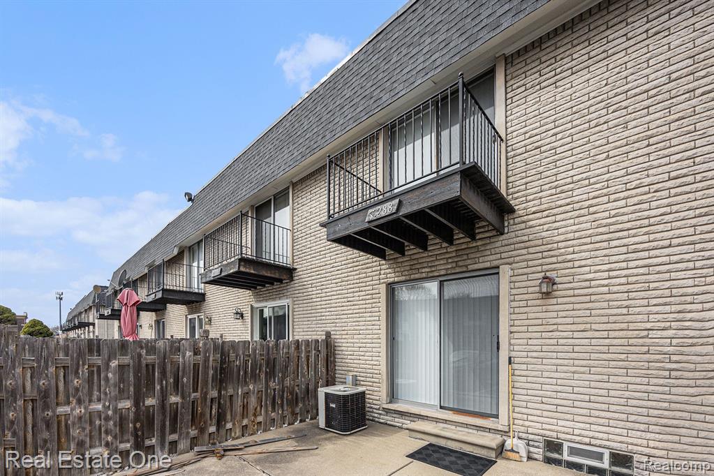 4288 15 MILE Road, Sterling Heights, MI 48310 — Photo 17