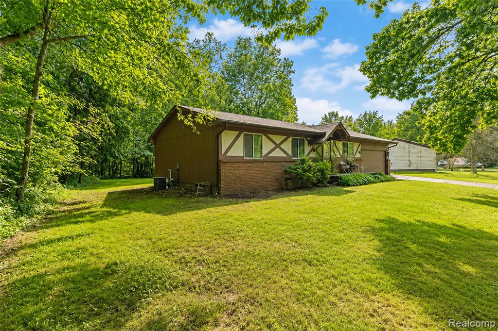 555 Tomahawk Trail, Highland, MI — Photo 7