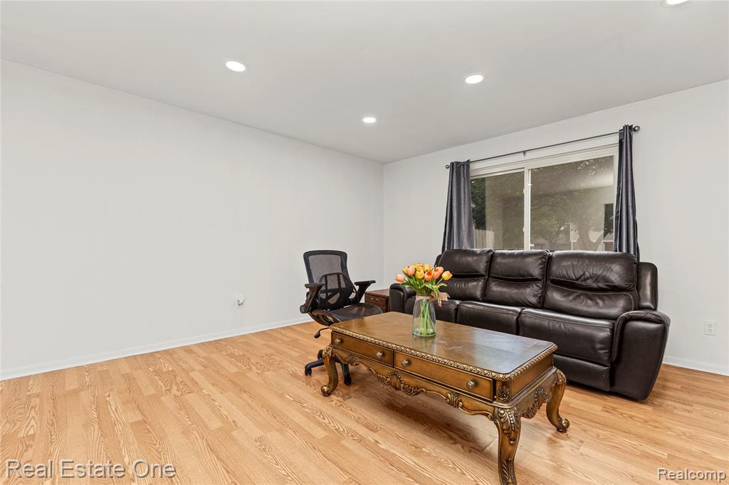 959 Kirts Boulevard, Troy, MI 48084 — Photo 13