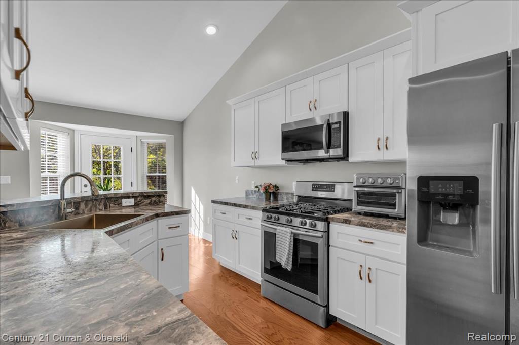 33172 Swallow Drive, Rockwood, MI — Photo 10