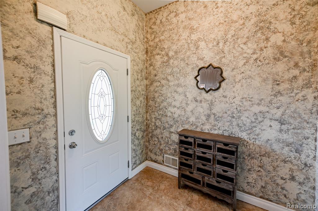 7396 Elms Road, Swartz Creek, MI 48473 — Photo 7