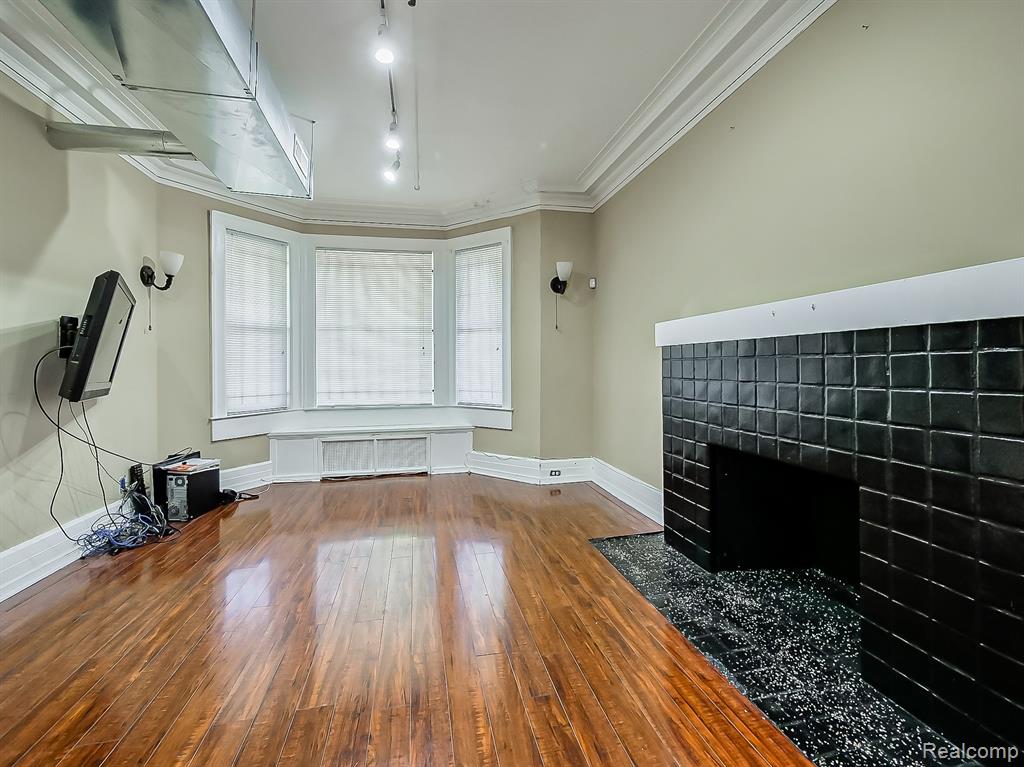 491 E GRAND Boulevard - Photo 4