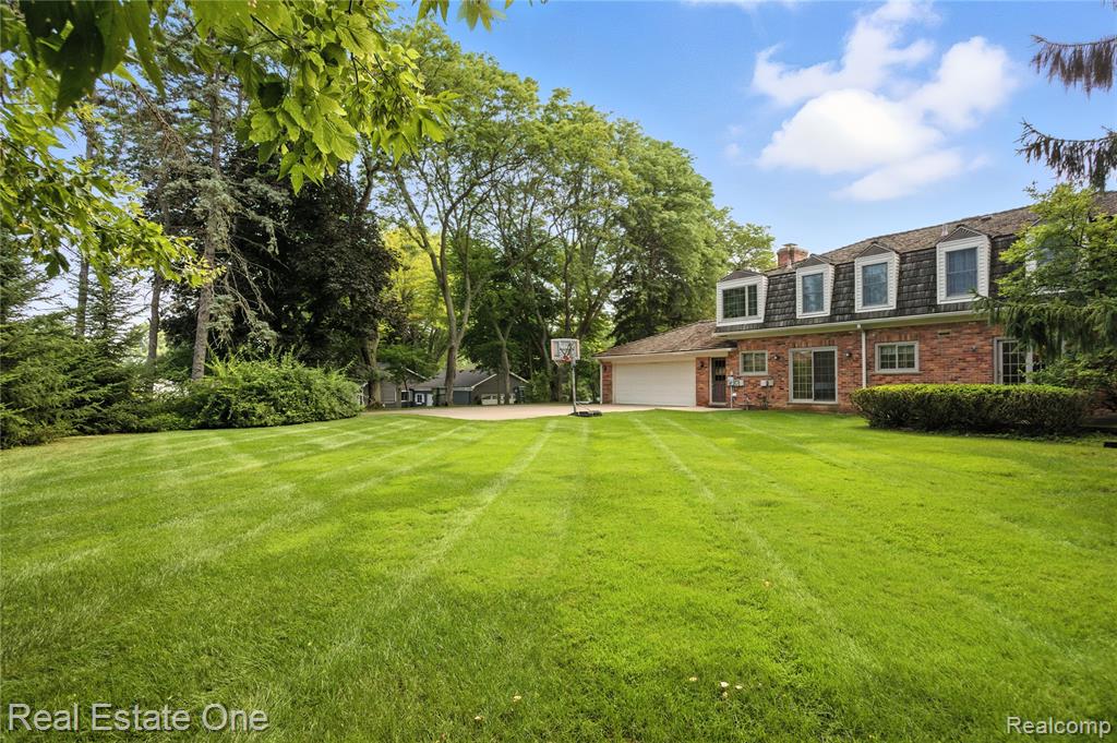 604 Longford Drive, Rochester Hills, MI 48309 — Photo 35