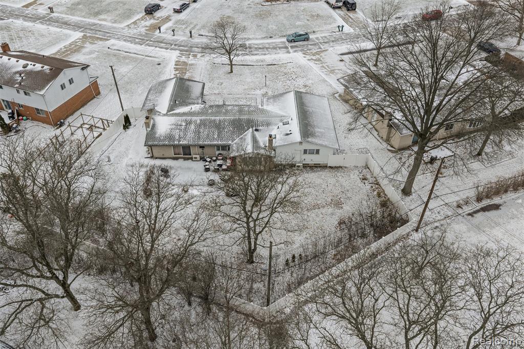 25376 Lyncastle Street, Farmington, MI, 48336