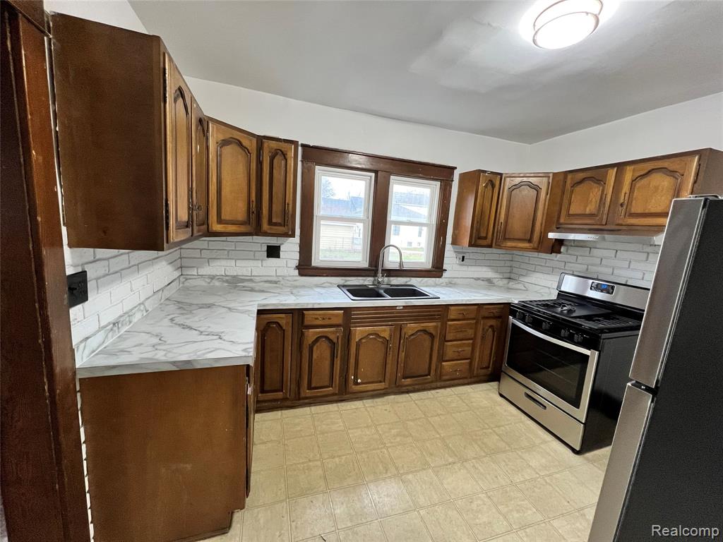 815 W Genesee Avenue, Saginaw, MI 48602 — Photo 3