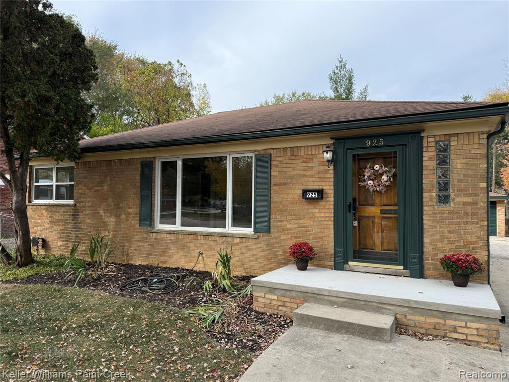925 E Fourteen Mile Road, Clawson, MI — Photo 2