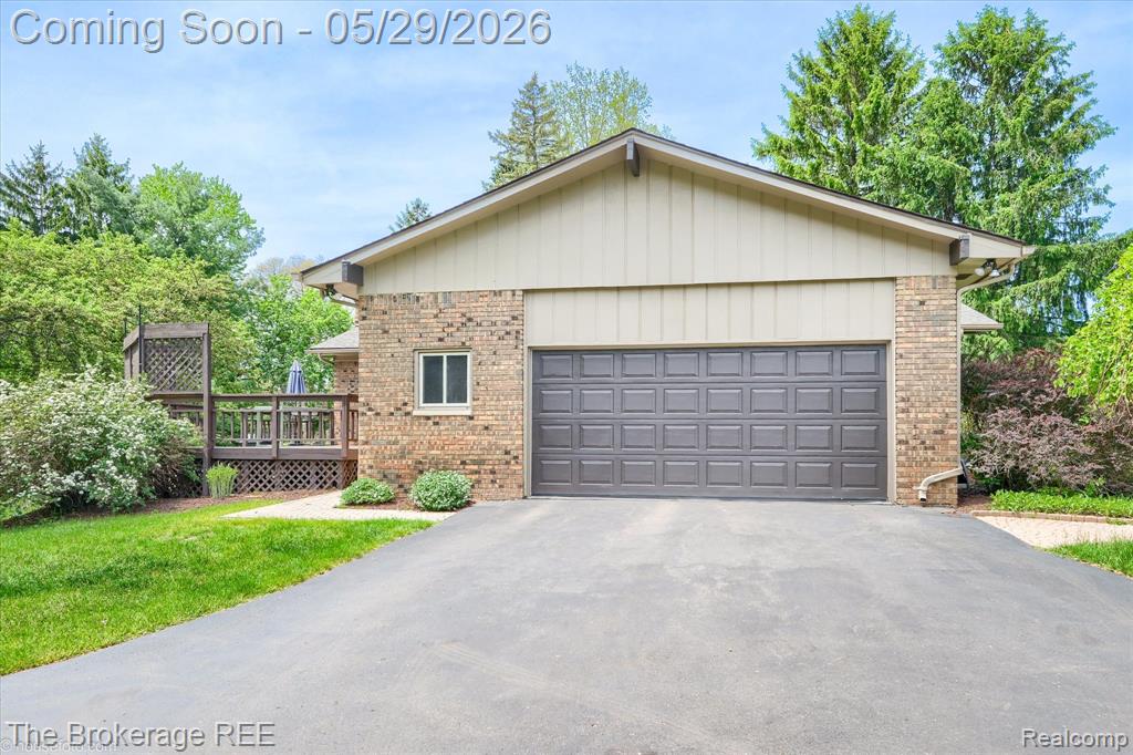 6933 Hubbard Hills Drive, Clarkston, MI 48348 — Photo 10