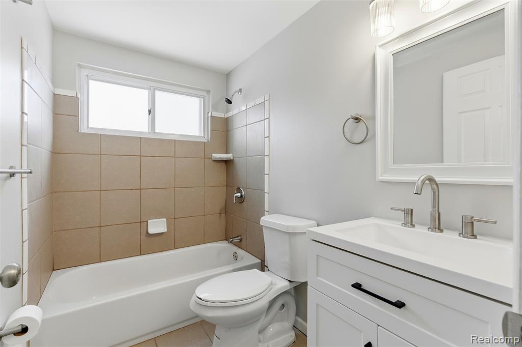 235 N Broadway Street, Mount Clemens, MI 48043 — Photo 12