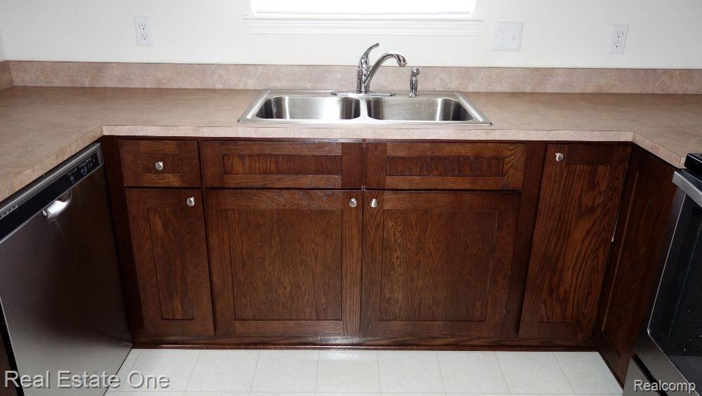 11211 ADDINGTON Drive, 139, Commerce Twp, MI 48390 — Photo 8