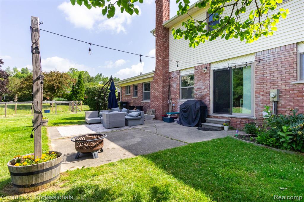 671 Bridgestone Drive, Rochester Hills, MI 48309 — Photo 47