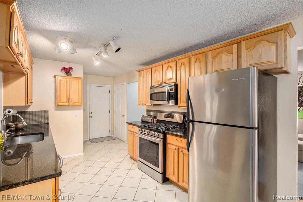 5360 OLD FRANKLIN Court, Grand Blanc, MI 48439 — Photo 7