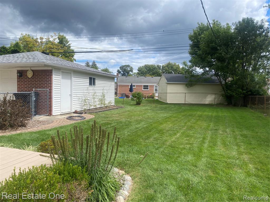 8262 Roselawn Street, Westland, MI — Photo 16