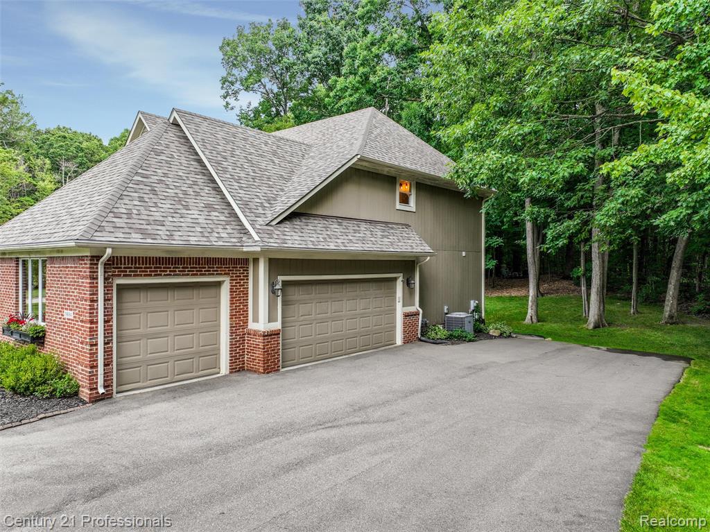 9884 Forest Ridge Drive, Clarkston, MI 48348 — Photo 50