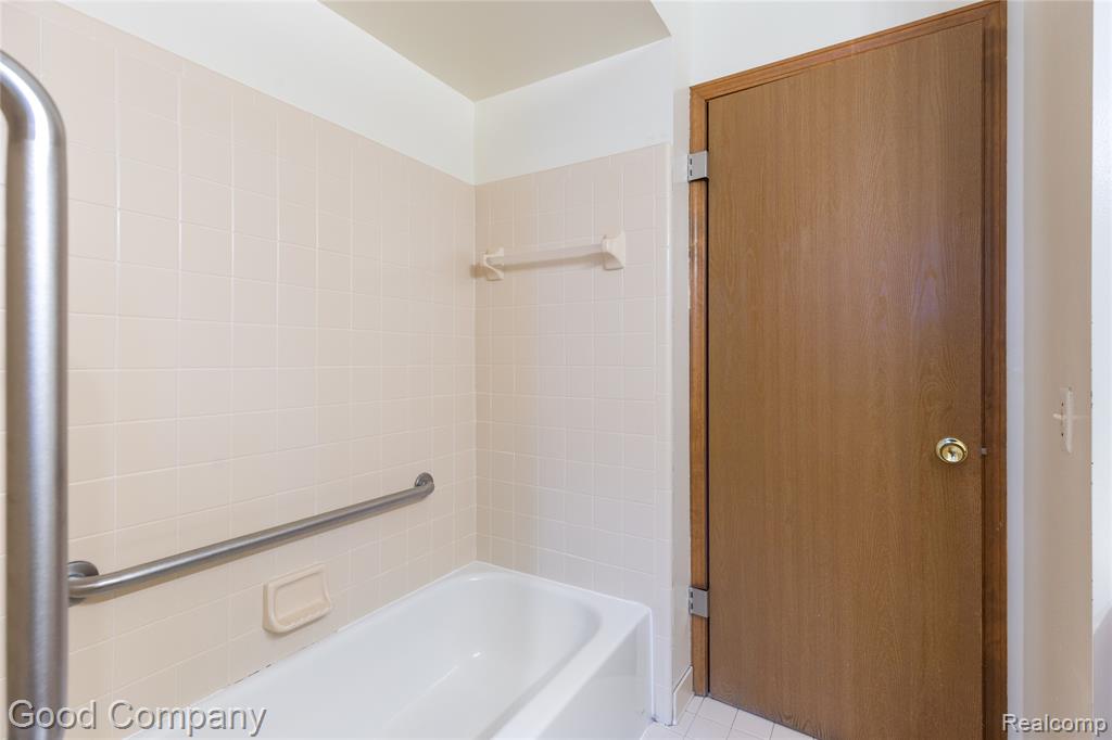 26731 Coachlight Street, Woodhaven, MI 48183 — Photo 20