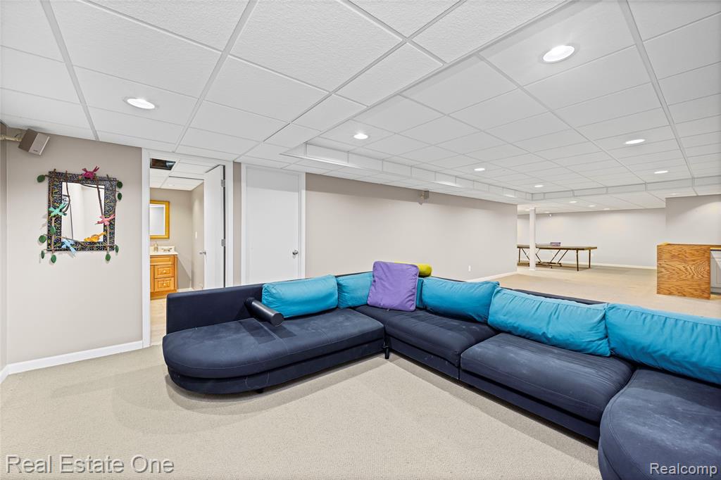 5087 Village Place Court, West Bloomfield, MI — Photo 41