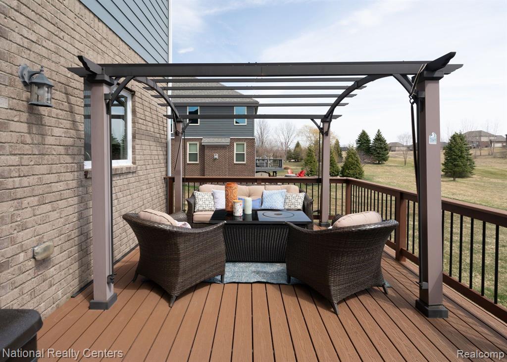 527 SOUTHSHORE Drive, Oxford, MI 48371 — Photo 47