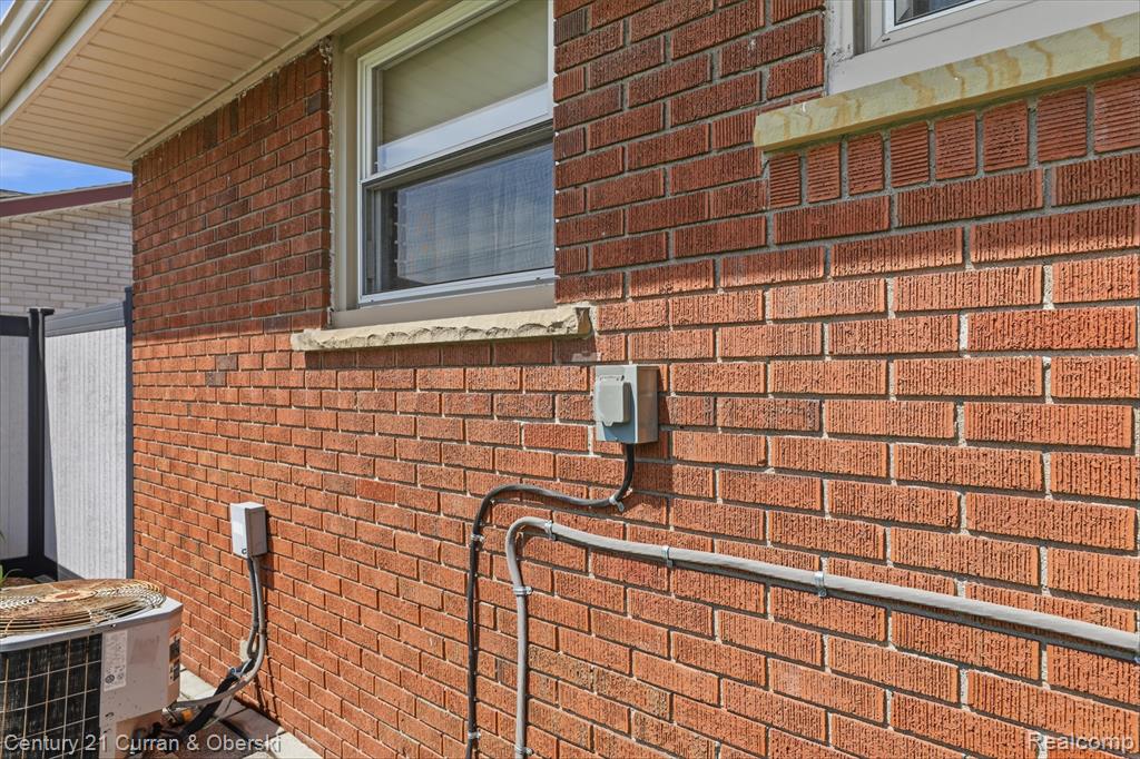 24605 Eton Avenue, Dearborn Heights, MI 48125 — Photo 22