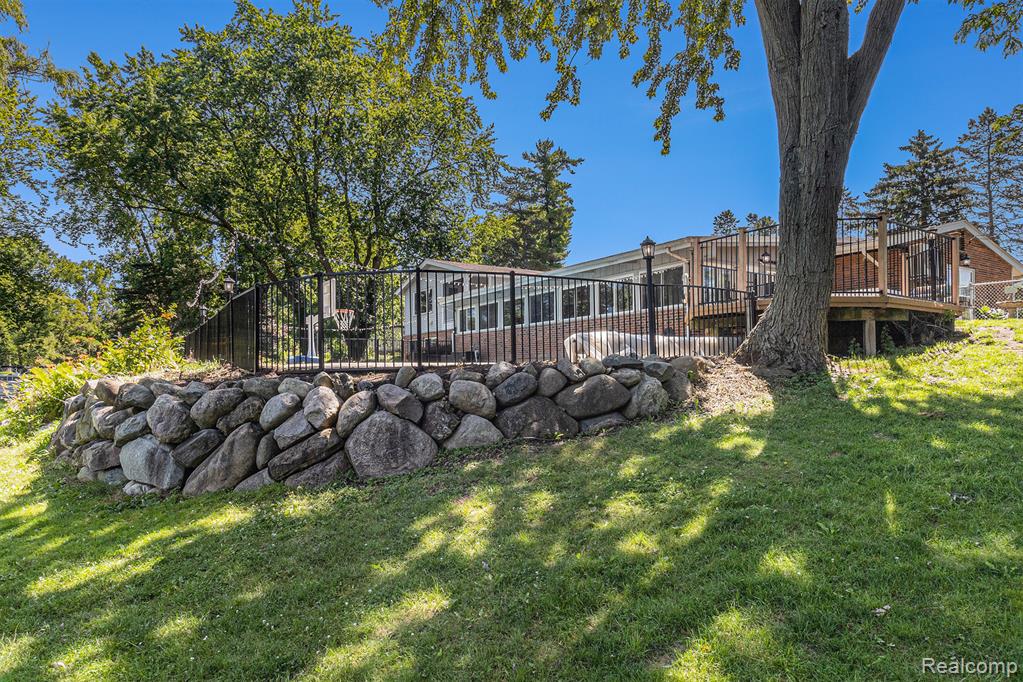 2145 Helmsford Drive, Wolverine Lake, MI 48390 — Photo 43
