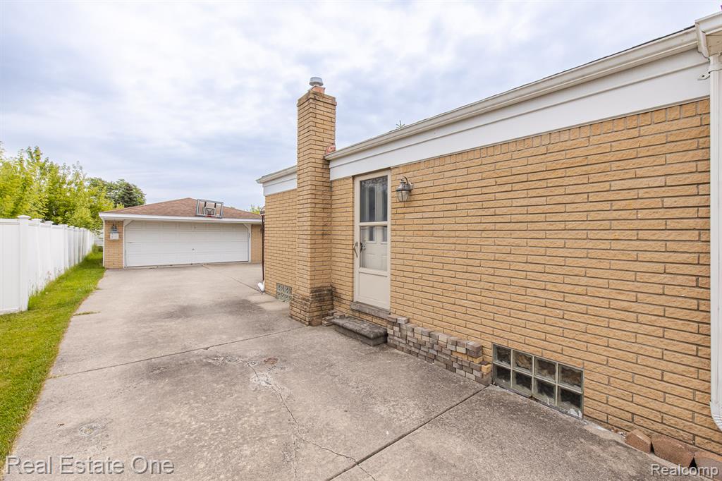 40026 Kristen Drive, Sterling Heights, MI 48310 — Photo 29