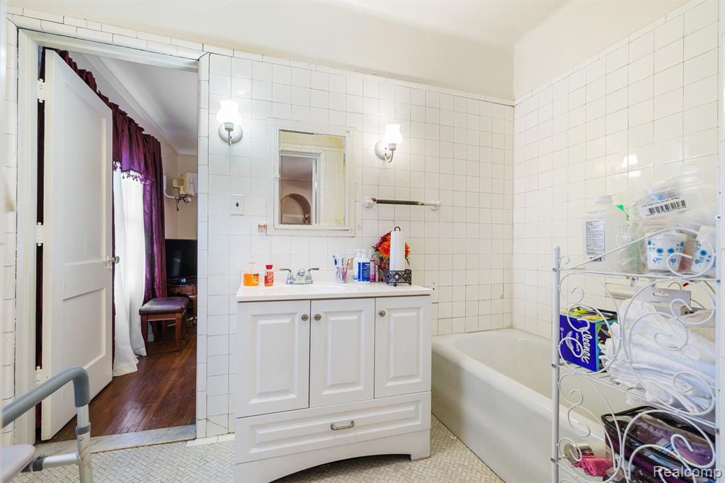 1135 Chicago Boulevard, Detroit, MI 48202 — Photo 27