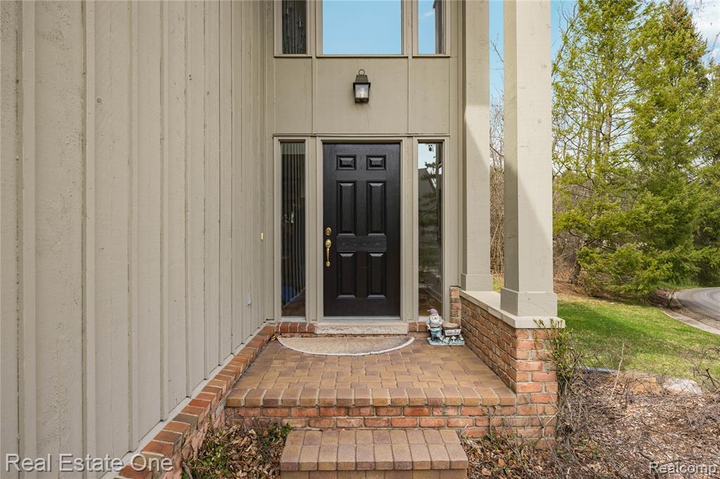 7026 Daventry Woods Drive, West Bloomfield, MI — Photo 5
