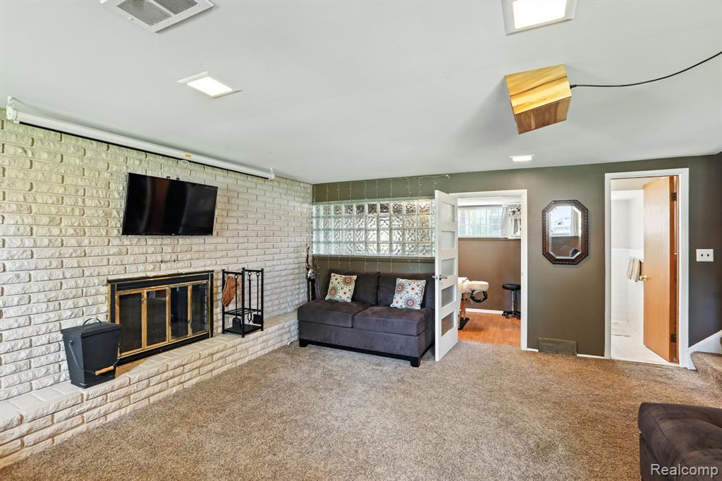 678 Shenandoah Drive, Clawson, MI — Photo 7