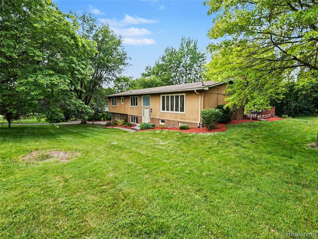 8614 Meadowland Court, Saline, MI 48176 — Photo 3