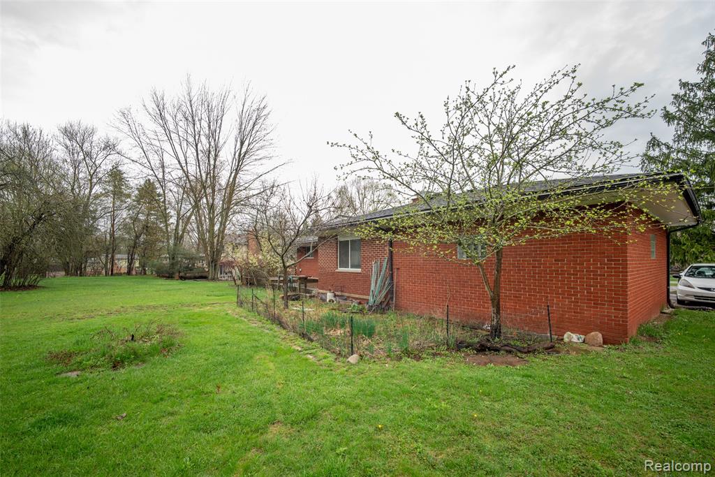 6886 E Nashway, West Bloomfield, MI — Photo 26