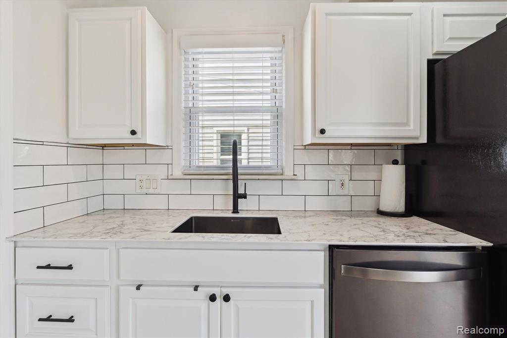 448 HIGHLAND Avenue, Clawson, MI — Photo 12