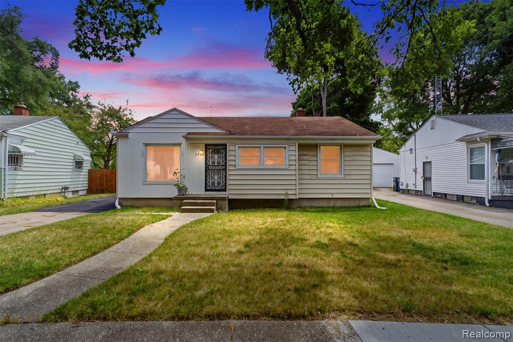 4722 Birchcrest Drive, Flint, MI 48504