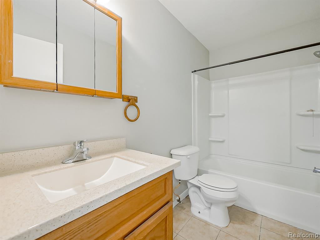 125 E Van Riper Road, Fowlerville, MI 48836 — Photo 20