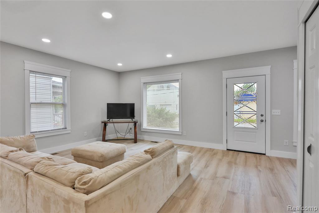 80 Northbound Gratiot Avenue, Shelby Twp, MI 48043 — Photo 8