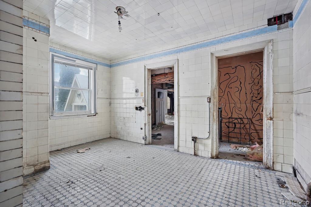 649 VAN DYKE Street, Detroit, MI 48214 — Photo 48