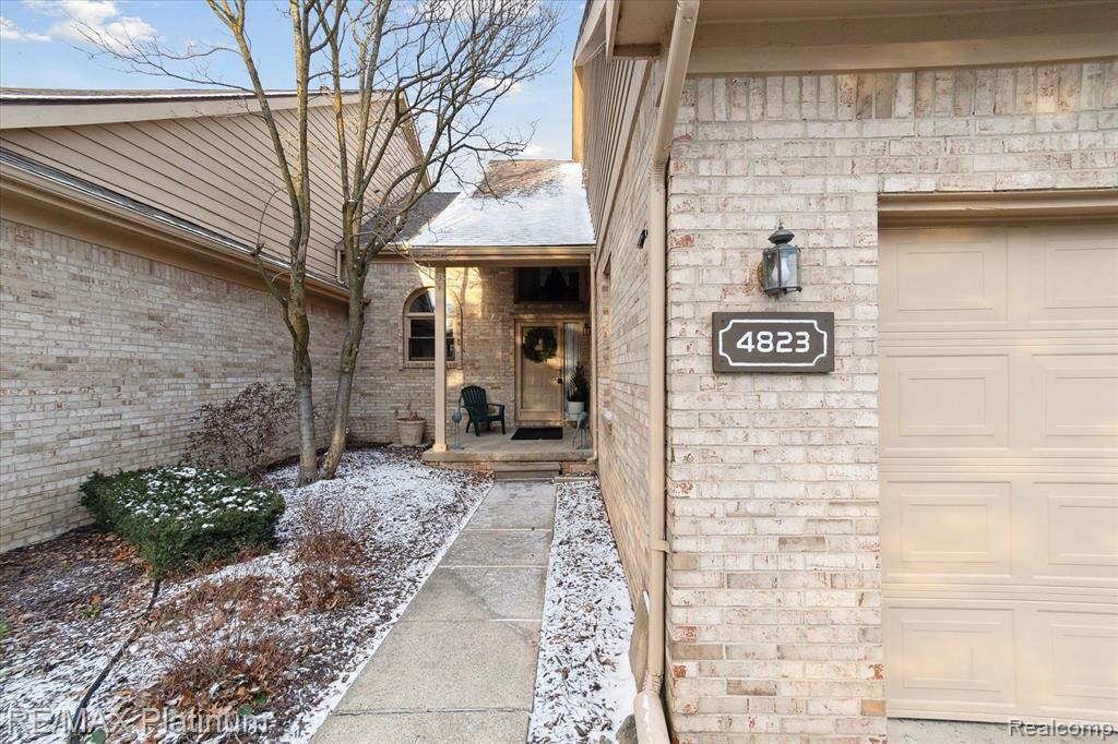 4823 FAIRWAYS Drive, Brighton, MI 48116 — front exterior
