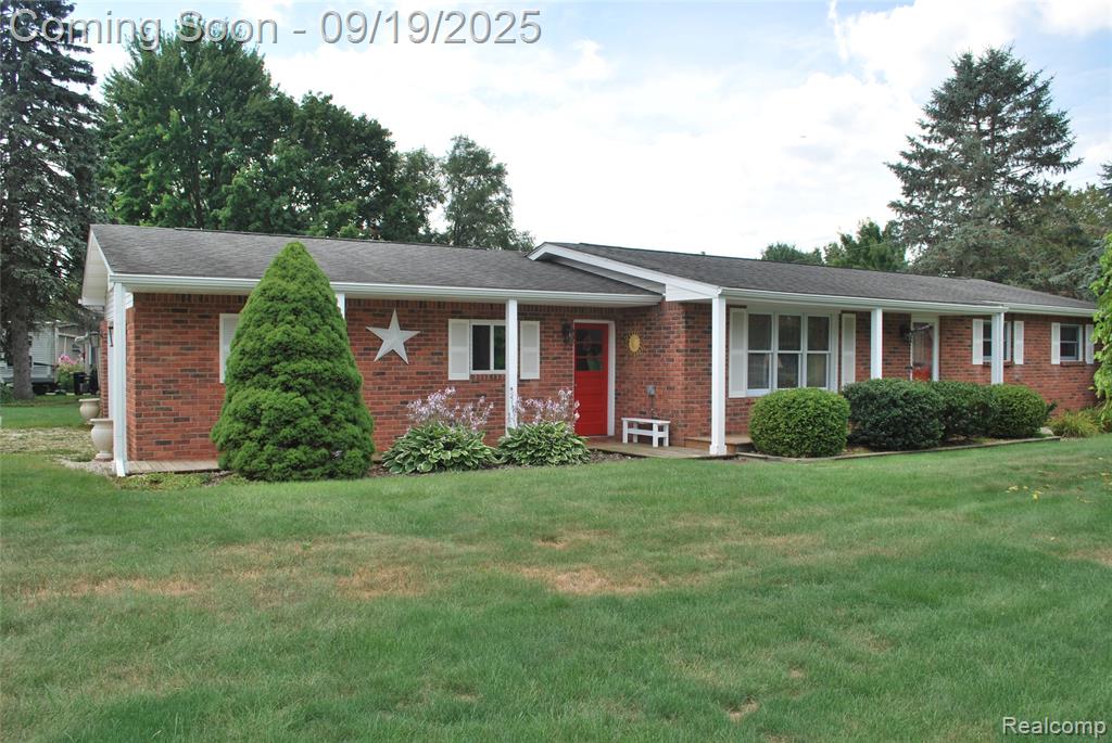 68 Meadow Lane, Lapeer, MI 48446 — front exterior