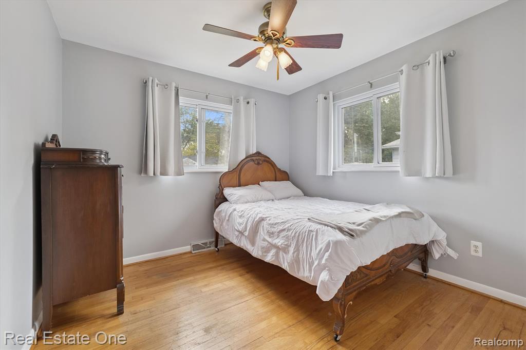 2436 Woodlawn Street, Wolverine Lake, MI 48390 — Photo 25