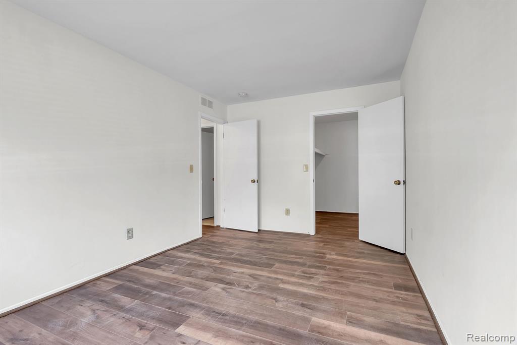 7769 Manor Circle, Westland, MI — Photo 11