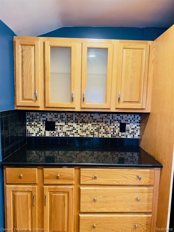 8320 Robindale Avenue, Dearborn Heights, MI 48127 — Photo 18