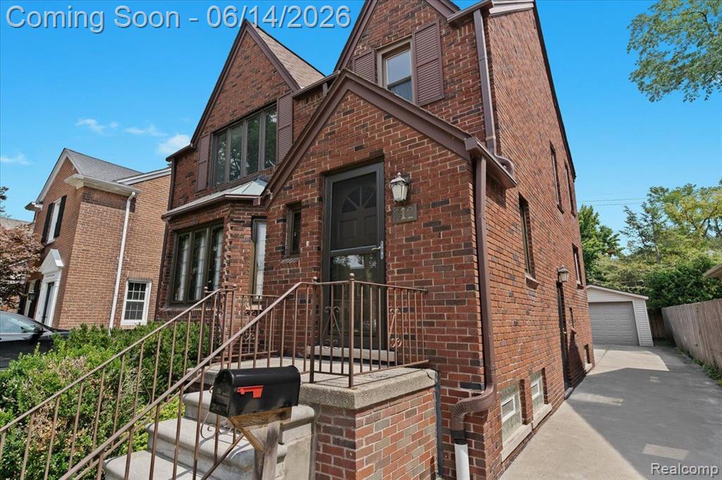 312 MCKINLEY Avenue, Grosse Pointe Farms, MI 48236 — Photo 2