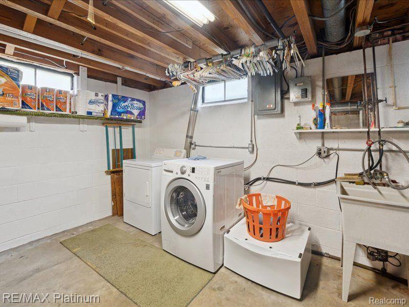 2338 ROSELAWN Street, Wolverine Lake, MI 48390 — Photo 12